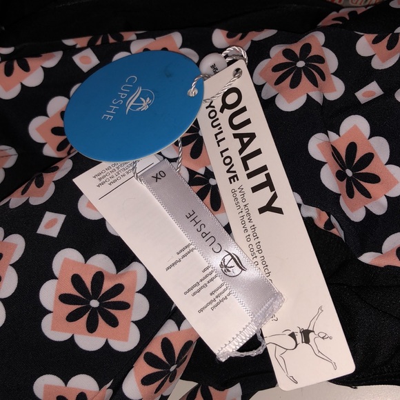 One Piece Plus Size Swimsuit Floral Print Twist Cutout Scoop Neck - Picture 5 of 7